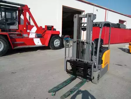 Chariots électriques à 3 roues 2024  Jungheinrich EFG BB 216k (4)