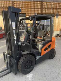 Diesel gaffeltruck 2022 Doosan D30S-9 (1)