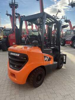 Diesel gaffeltruck 2022 Doosan D30S-9 (2)