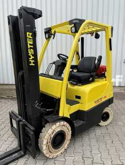 Chariot élévateur gaz 2014  Hyster H1.6FT (1)