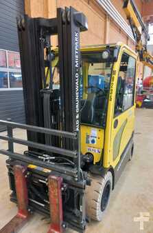 El truck - 4 hjulet 2017  Hyster J3.0XN (2)