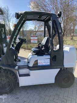 Dieselstapler 2011 Nissan YG1D2A32Q (3)