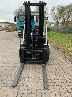 Diesel Forklifts 2015  Unicarriers YG1F2A35U (3) 