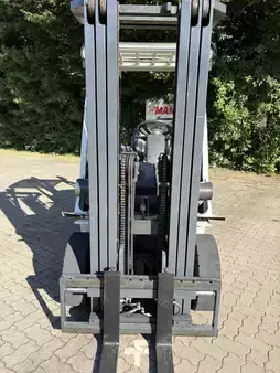 Dieseltrukki 2014  Nissan Y1D2A25Q (2)