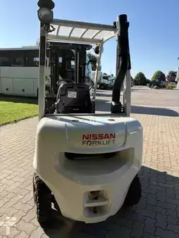 Dieseltrukki 2014  Nissan Y1D2A25Q (4)
