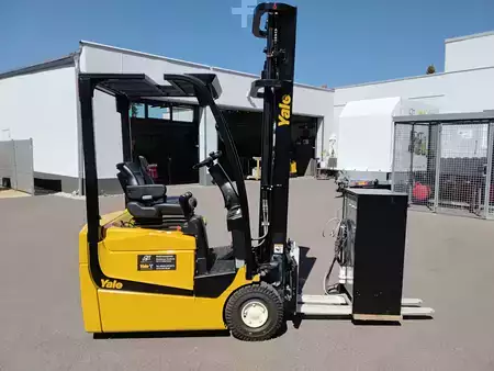 Elektryczne 3-kołowe 2022  Yale ERP13VC (1)