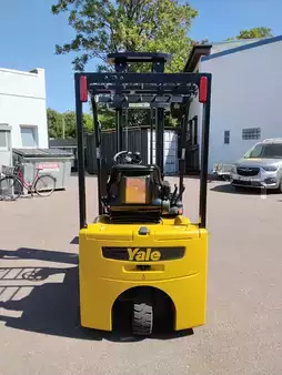 Elektryczne 3-kołowe 2022  Yale ERP13VC (4)