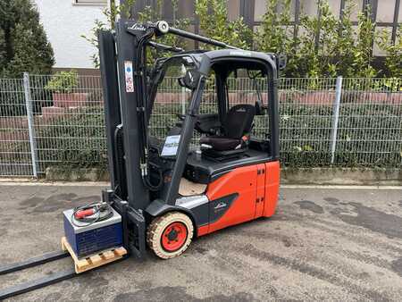 Carrelli elettrici 3 ruote 2018  Linde E16 (1)