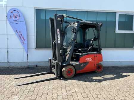 Elektryczne 4-kołowe 2022  Linde E16P (1)