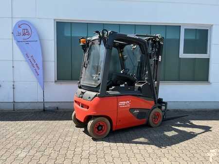 Elektryczne 4-kołowe 2022  Linde E16P (2)