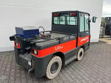 Vontató  Linde P250 (2)