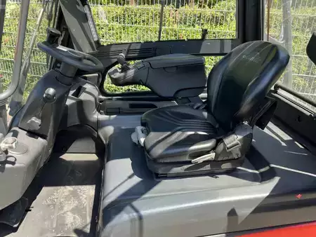 Elektryczne 4-kołowe 2018  Linde E30 (3)