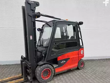 Elektryczne 4-kołowe - Linde E50HL (1)