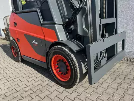 Chariots électriques à 4 roues 2019  Linde E60 (3)