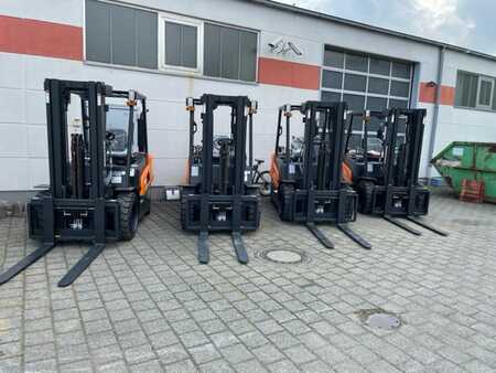 Diesel Forklifts 2022  Doosan D30NXS (1) 