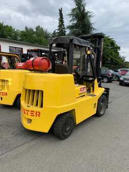 Chariot élévateur gaz 2003  Hyster S7.00XL (2)