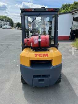 LPG Forklifts 2012  TCM FHG30T3 (4)