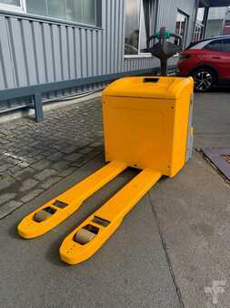 Niederhubwagen-Jungheinrich-EJE225