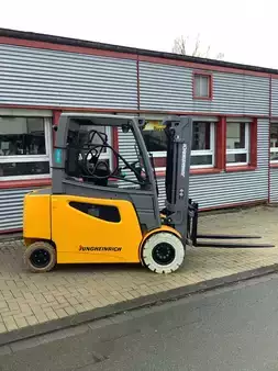 Elektromos 4 kerekű 2018  Jungheinrich EFGS30s 310ZZ (3)