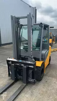Treibgasstapler 2018  Jungheinrich TFG430s 350ZT (1)