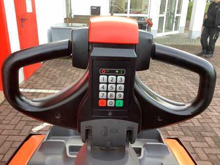 Wózki niskiego podnoszenia 2019  BT LPE250 (9)