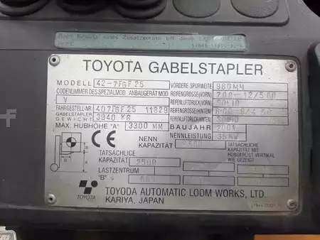 LPG heftrucks 2001  Toyota 42-7FGF25-Export (2)