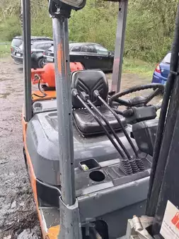 LPG heftrucks 2001  Toyota 42-7FGF25-Export (4)