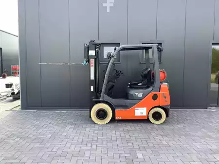 Treibgasstapler  Toyota 02-8FGF18 (2)