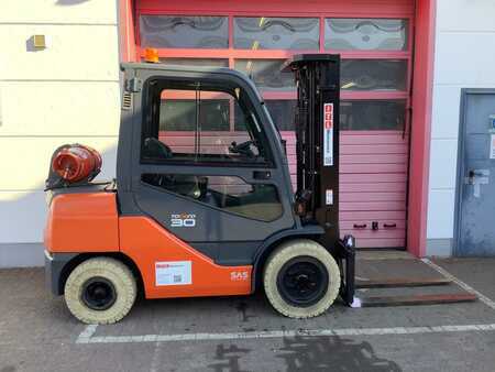 Propane Forklifts 2015  Toyota 02-8FGF30 (1)