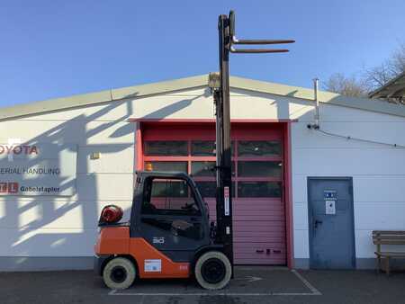 Propane Forklifts 2015  Toyota 02-8FGF30 (3)