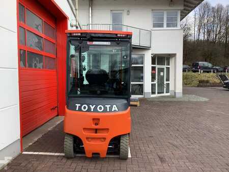 Sähkö - 4 pyör 2021  Toyota 8FBMT35 (8)
