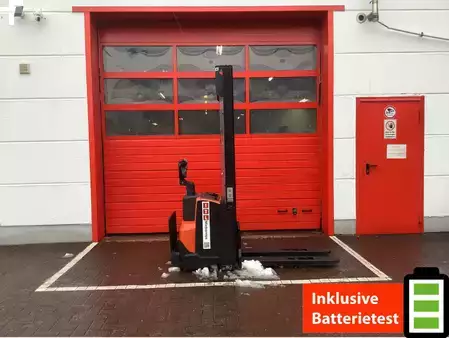 Hochhubwagen 2015 Toyota SWE120 (1)