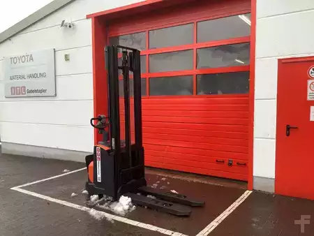 Ruční vysokozdvižný vozík 2015  Toyota SWE120 (4)