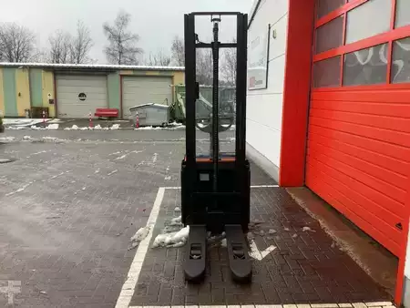 Ruční vysokozdvižný vozík 2015  Toyota SWE120 (7)