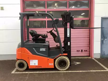 Elektro 4 Rad 2014 Toyota 8FBMKT25 (2)