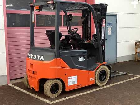 Elektro 4 Rad 2014  Toyota 8FBMKT25 (3)