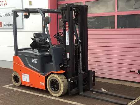 Elektro 4 Rad 2014  Toyota 8FBMKT25 (4)