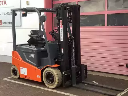 Elektro 4 Rad 2014 Toyota 8FBMKT25 (4)