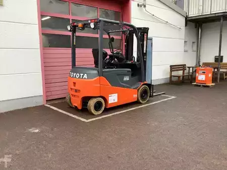 Elektro 4 Rad 2015 Toyota 8FBMT25-Export (4)