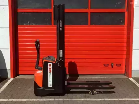 Stacker pedestre 2022  Toyota SWE120L (3)