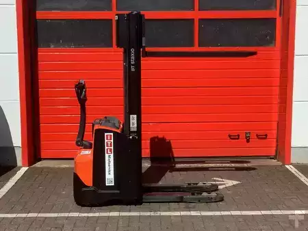 Stacker pedestre 2022  Toyota SWE120L (4)