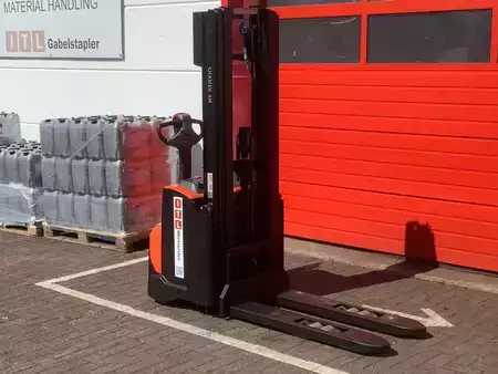 Stacker pedestre 2022  Toyota SWE120L (7)