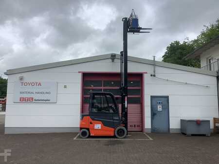 Electric - 4 wheels 2022  Toyota 9FBH25T (3)