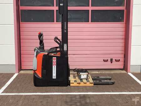 Pallet Stackers 2017  Toyota SPE120 (2)