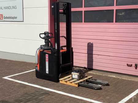 Pallet Stackers 2017  Toyota SPE120 (4)