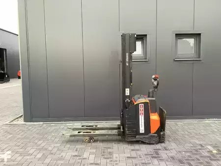 Wózek wysokiego podnoszenia 2022  Toyota SWE120L (3)