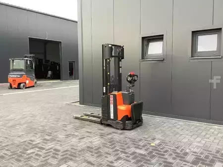 Wózek wysokiego podnoszenia 2022  Toyota SWE120L (8)
