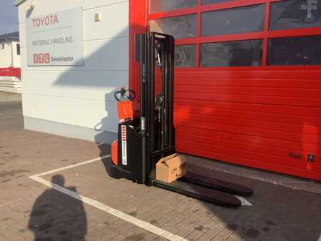 Pallet Stackers 2023  Toyota SWE120L (4)