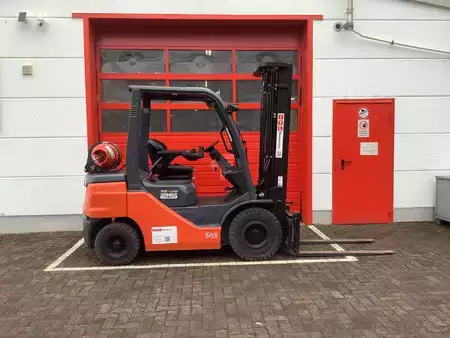 Treibgasstapler 2023 Toyota 02-8FGF25 (1)