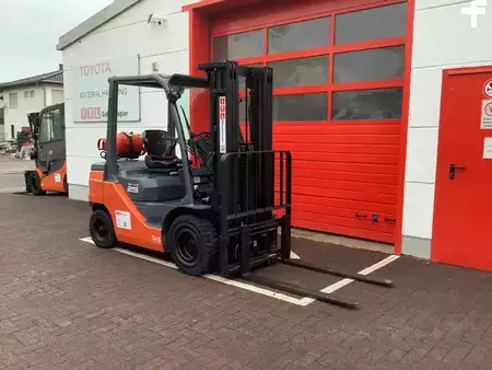 Treibgasstapler 2023 Toyota 02-8FGF25 (4)